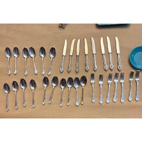 Marx Dollhouse Dining Set With Utensils Plates Cups Glasses and More 1950's - Picture 13 of 13